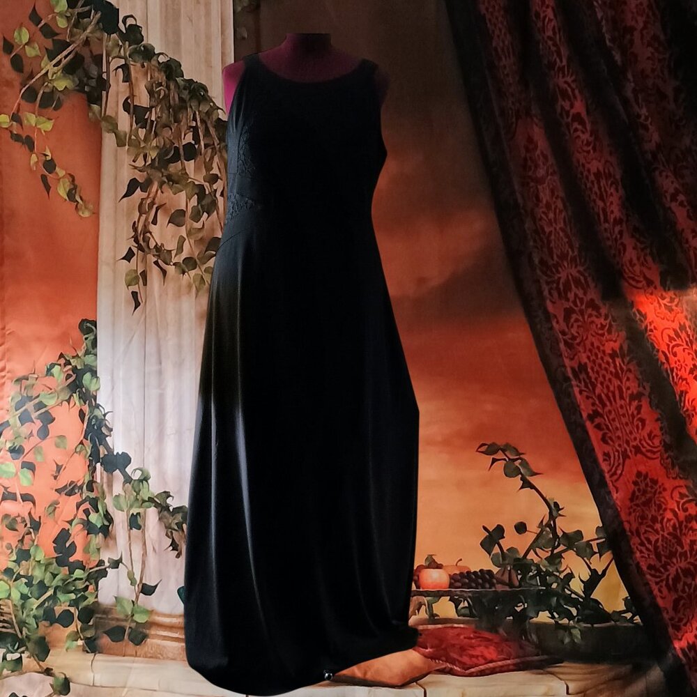EUC: Candalite Sze 1X Black Maxi Dress with Lace Bodice